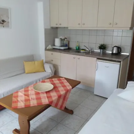 Vakantiehuis Nikol's House Polychrono